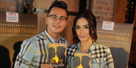 Andhika Pratama-Ussy Sulistiawaty rilis buku kisah cinta 