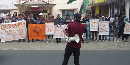 Hina jurnalis saat demo Harkitnas, mahasiswa Semarang ini minta maaf