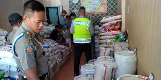 Pedagang beras di Kelapa Gading ngeluh omzet menurun 20 persen