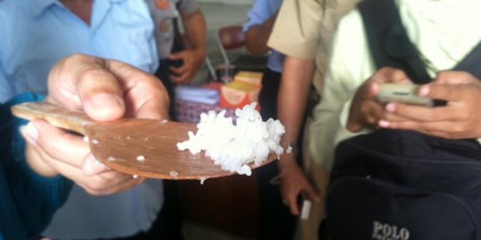 Kasus beras dimasak sulit matang juga terjadi di Mataram