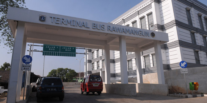 Konstruksi Terminal Rawamangun ngaco, sopir protes bus 