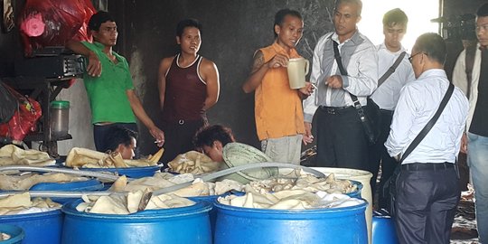 Pabrik pengolahan kikil di Neglasari Tangerang digerebek Polisi