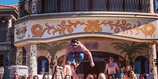 australia jadikan istri hewan piaraan rev1