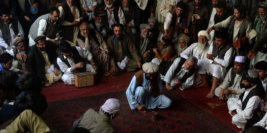 Melihat keseruan lelaki Afghanistan adu burung puyuh