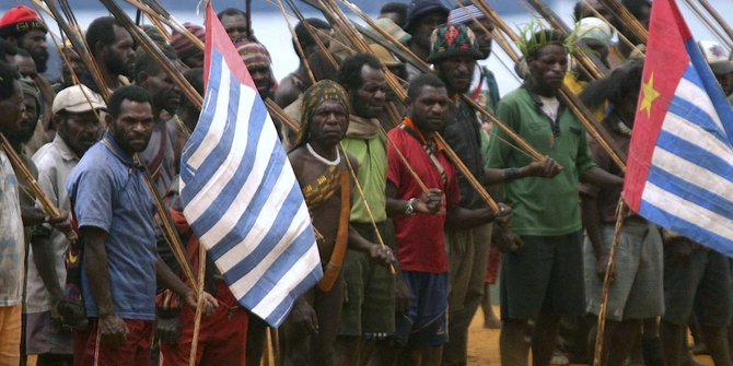 Pengibaran bendera Negara Federal Papua Barat di Sentani 