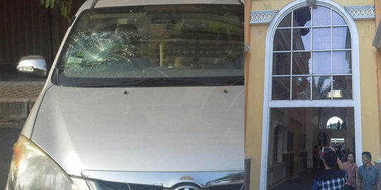 Keributan terjadi di Mall of Indonesia, kaca-kaca gedung pecah