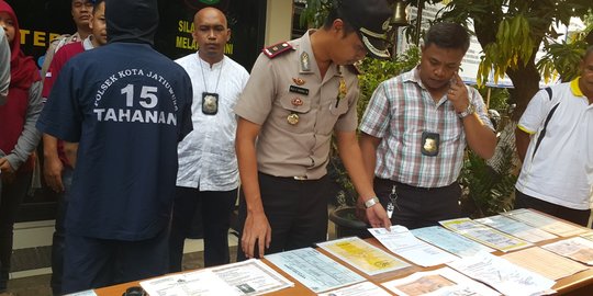 Penjual alat tulis di Tangerang buat Ijazah Palsu tarif Rp 50 ribu