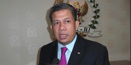 Fahri Hamzah ngamuk-ngamuk, Menpora bekukan PSSI