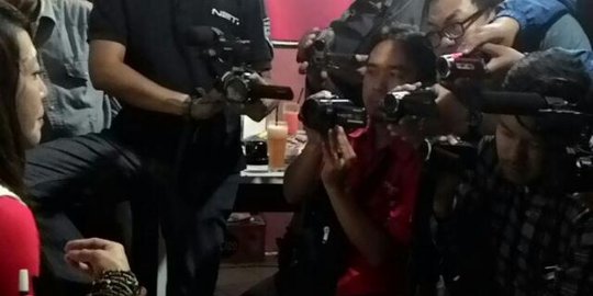 Model cantik jual rumah sekaligus bisa menikahinya ogah dipoligami