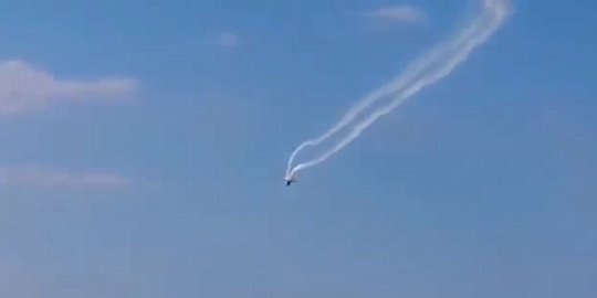 [Video] Tabrakan pesawat saat terbang akrobatik, satu pilot tewas