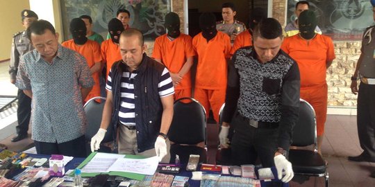 4 Polisi di Pekanbaru terlibat sindikat narkoba dan uang palsu