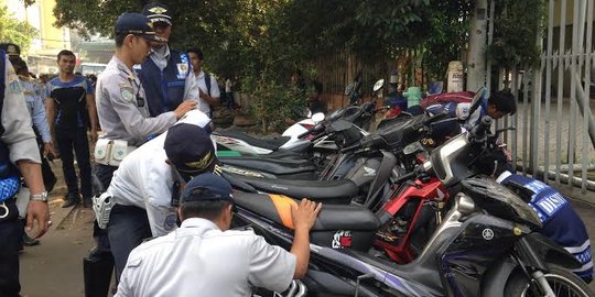 Parkir liar di Tanah Abang, 305 motor dan 15 mobil diangkut petugas