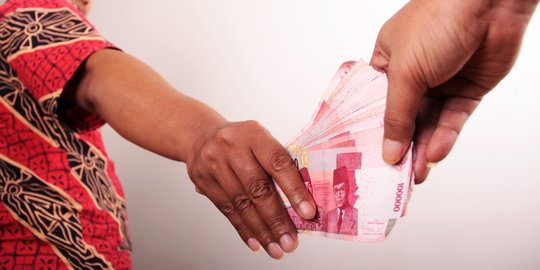 Tri Yulianto handle uang THR SKK Migas untuk Komisi VII di toko buah