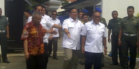 Prabowo, Amien Rais, dan Ical jenguk SDA di Rutan Guntur