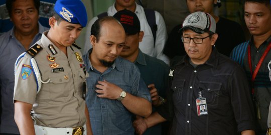 Novel Baswedan: Izin ganti baju tapi diikuti, itu lazim?