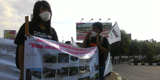 Puluhan aktivis demo beberkan karut marut pengelolaan hutan Aceh