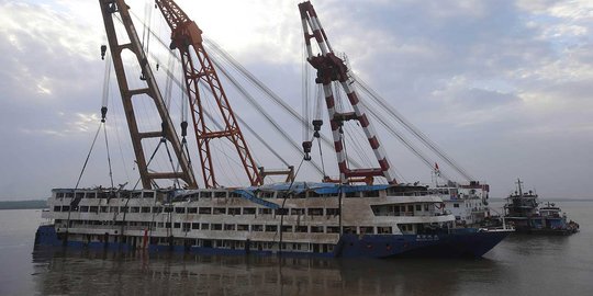 Foto Detik Detik Momen Kapal Eastern Star Saat Diangkat Ke Permukaan Merdeka Com