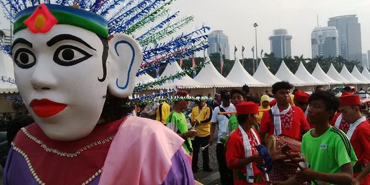 39 Komunitas dan 35 kendaraan hias ikut serta dalam Jakarnaval 2015