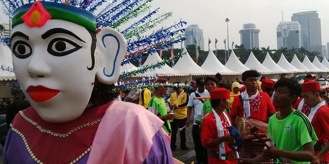 Di depan ratusan warga DKI, Ahok buka parade Jakarnaval 2015