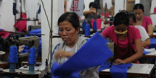 Hindari bayar tunjangan hari raya, pengusaha akali kontrak buruh