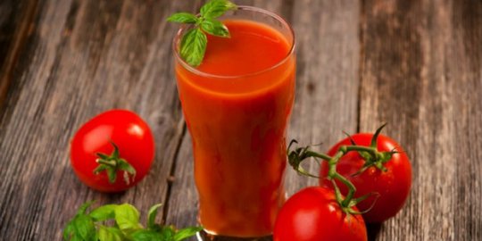 Minum jus tomat setiap hari bisa meringankan gejala menopause
