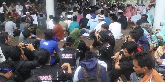 Tolak Perda Hiburan, ratusan ulama & santri duduki DPRD Kota Serang