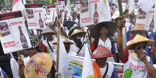 Ratusan petani tembakau demo Kedubes Prancis tolak rokok polos