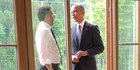 Obama ketahuan merokok lagi gara-gara foto di Instagram