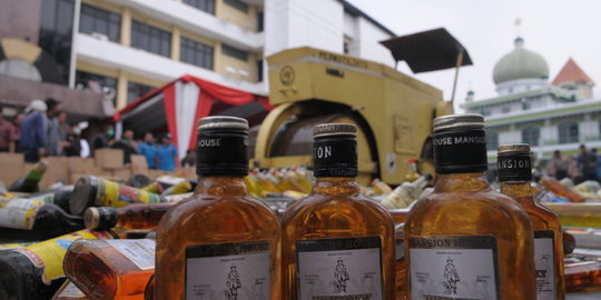 Jelang Ramadan, Polres Jaksel musnahkan 10 ribu botol miras