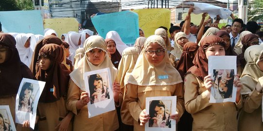 Siswa-siswi di Bandung gelar doa bersama untuk Angeline