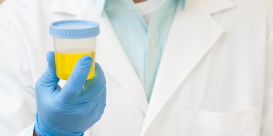 Dirazia, Surono digelandang ke kantor BNNP karena tak bisa kencing