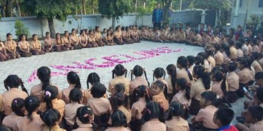 Ratusan siswa SD gelar aksi simpatik untuk Angeline