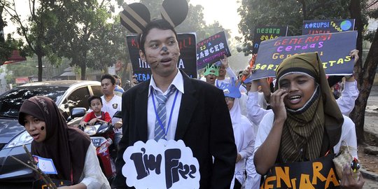 Pocong hingga tikus berdasi ramaikan karnaval antikorupsi di Bintaro