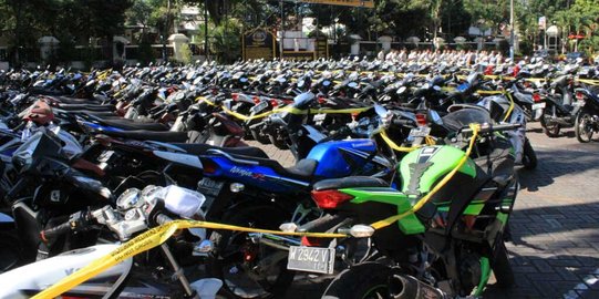 Polisi sita 304 motor curian dari pegadaian ilegal di Malang