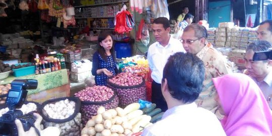 Mentan sidak ke Pasar Kramatjati, harga bawang merah mulai turun