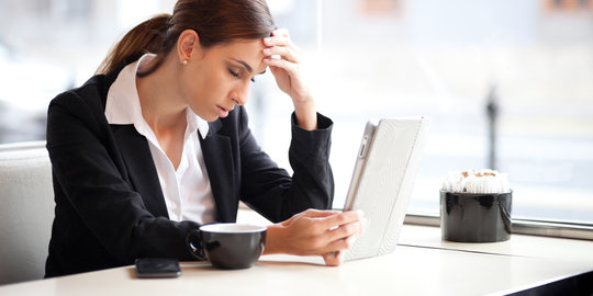 Mata kering karena terlalu lama di depan komputer? Minum ini...