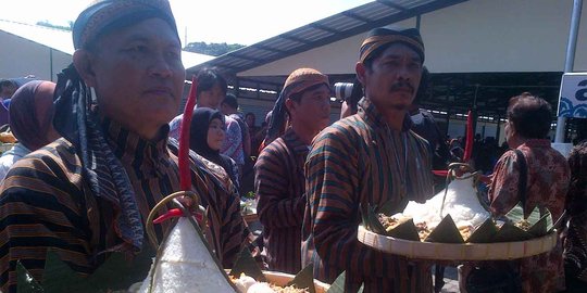 Hari ini ribuan pedagang Pasar Klewer boyongan ke pasar darurat