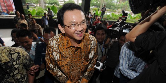 Di makam gubernur Wiyogo, Ahok renungi kinerjanya belum apa-apa