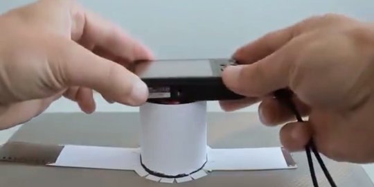 Dengan alat sederhana ini, Anda mampu memindai negatif film