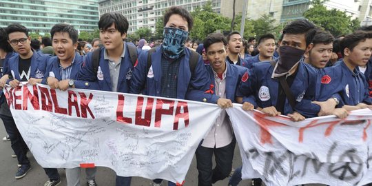 Dilarang berorganisasi, mahasiswa demo tuntut rektor mundur