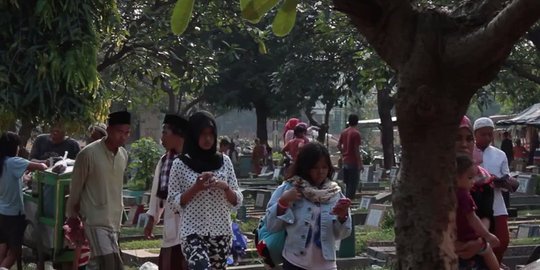 Jasa doa di kuburan: Dari dibayar terima kasih sampai Rp 600 ribu