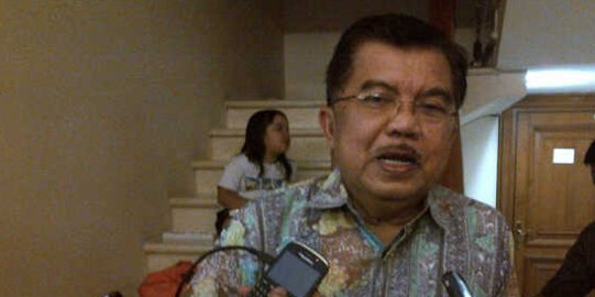 Jusuf Kalla didampingi Ahok pantau kondisi Tanjung Priok lewat udara