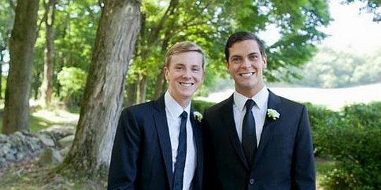 pasangan gay chris hughes rev4