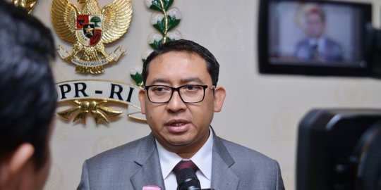 Fadli Zon sebut Jokowi tak perlu mengancam jika mau copot menteri