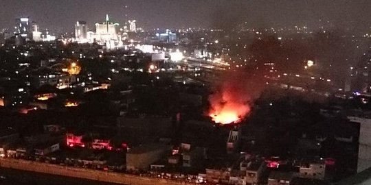 Usai berbuka puasa, dua rumah di Jakarta hangus terbakar