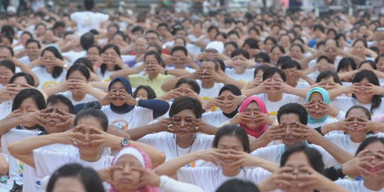 Aksi ribuan warga Ibu Kota peringati Hari Yoga Internasional