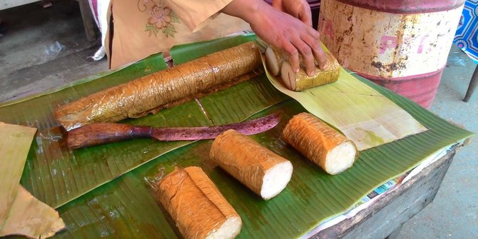 Berburu rezeki dari lemang gurih  merdeka.com