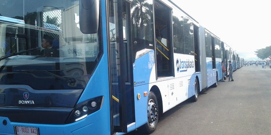 Ahok mengaku sangat bahagia DKI akhirnya punya bus kelas dunia