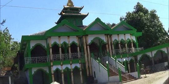 Cerita air gentong di Masjid Sunan Abinawa dipercaya sembuhkan sakit