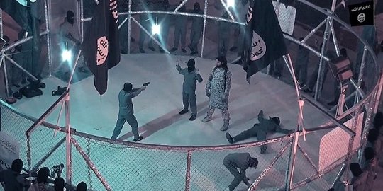 Para militan ISIS diadu di arena mirip UFC